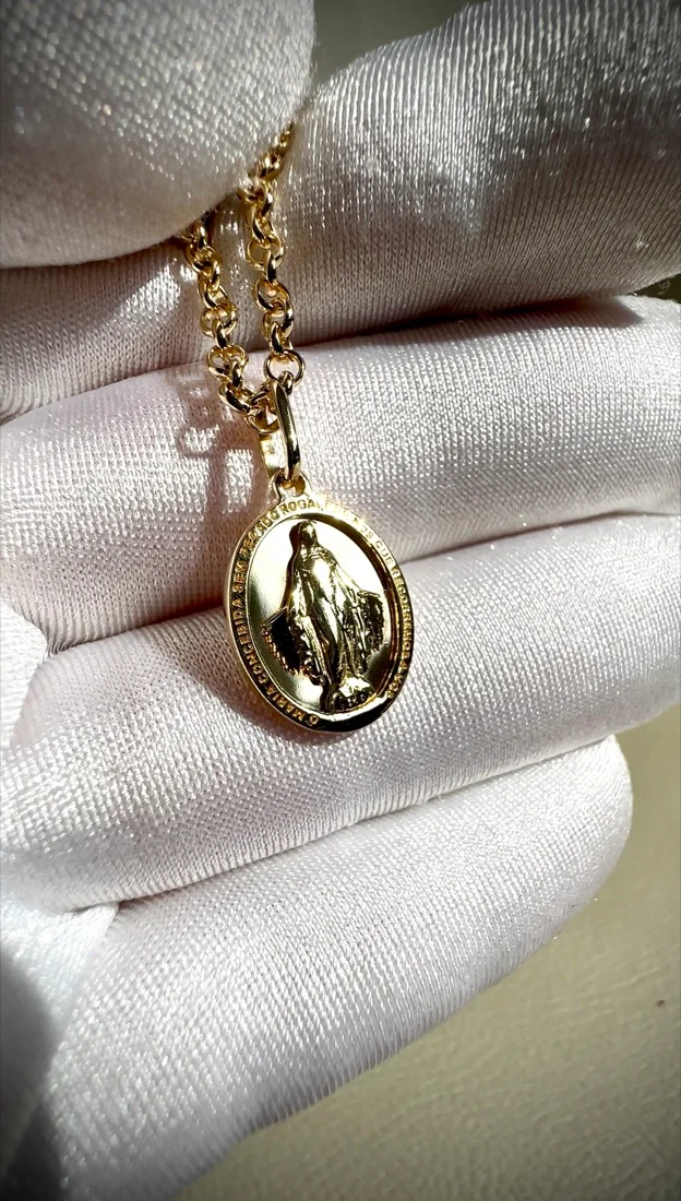 Medalha de Nossa Senhora das Graças em ouro